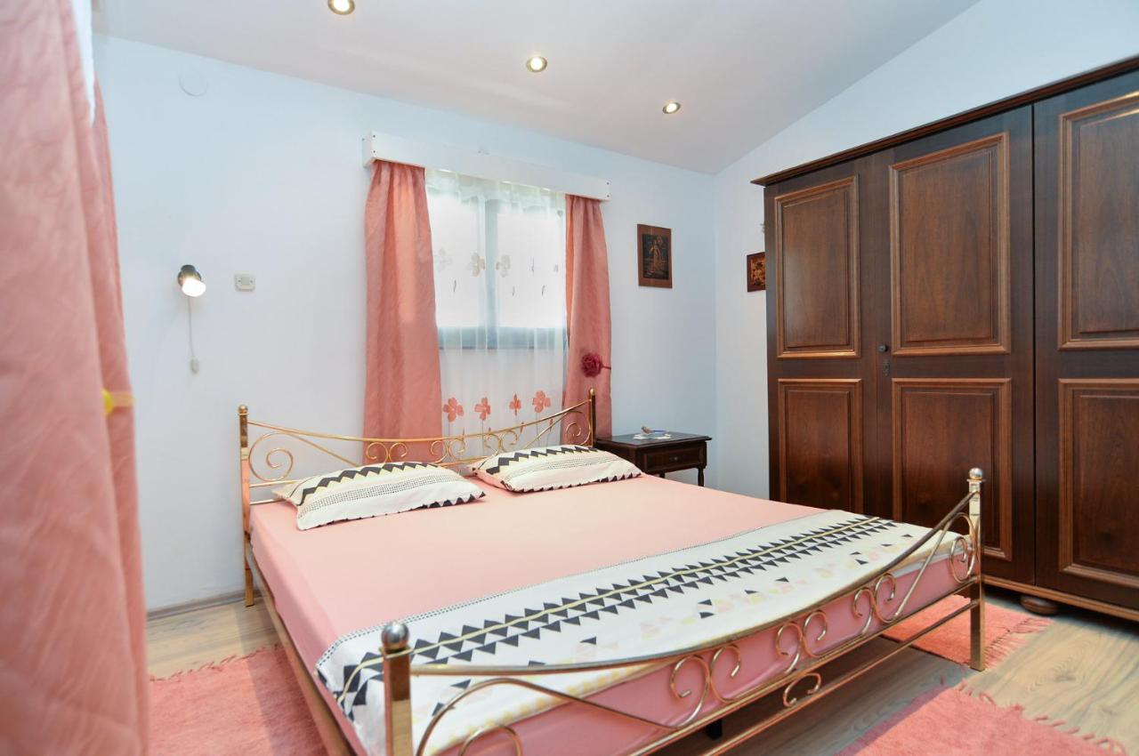 Apartments Vrcevan 811 Medulin Exterior photo